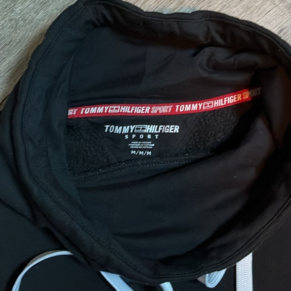 Tommy Hilfiger Sport turtleneck Cropped Sweatshirt MEDIUM Cotton Blend. EUC. - Picture 4 of 9